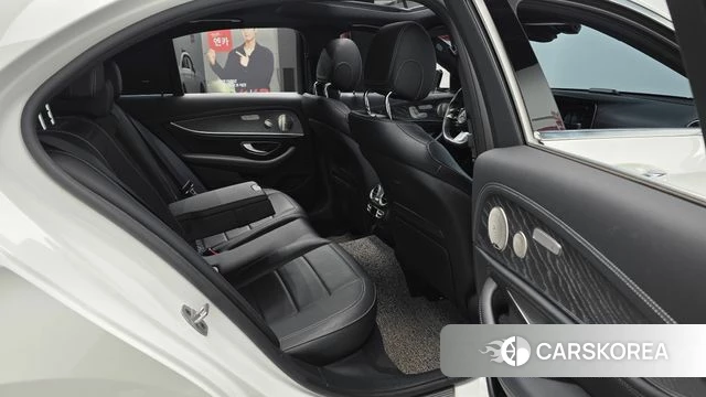 Mercedes-Benz E-Class W213 2022 Белый из Кореи, фото 2