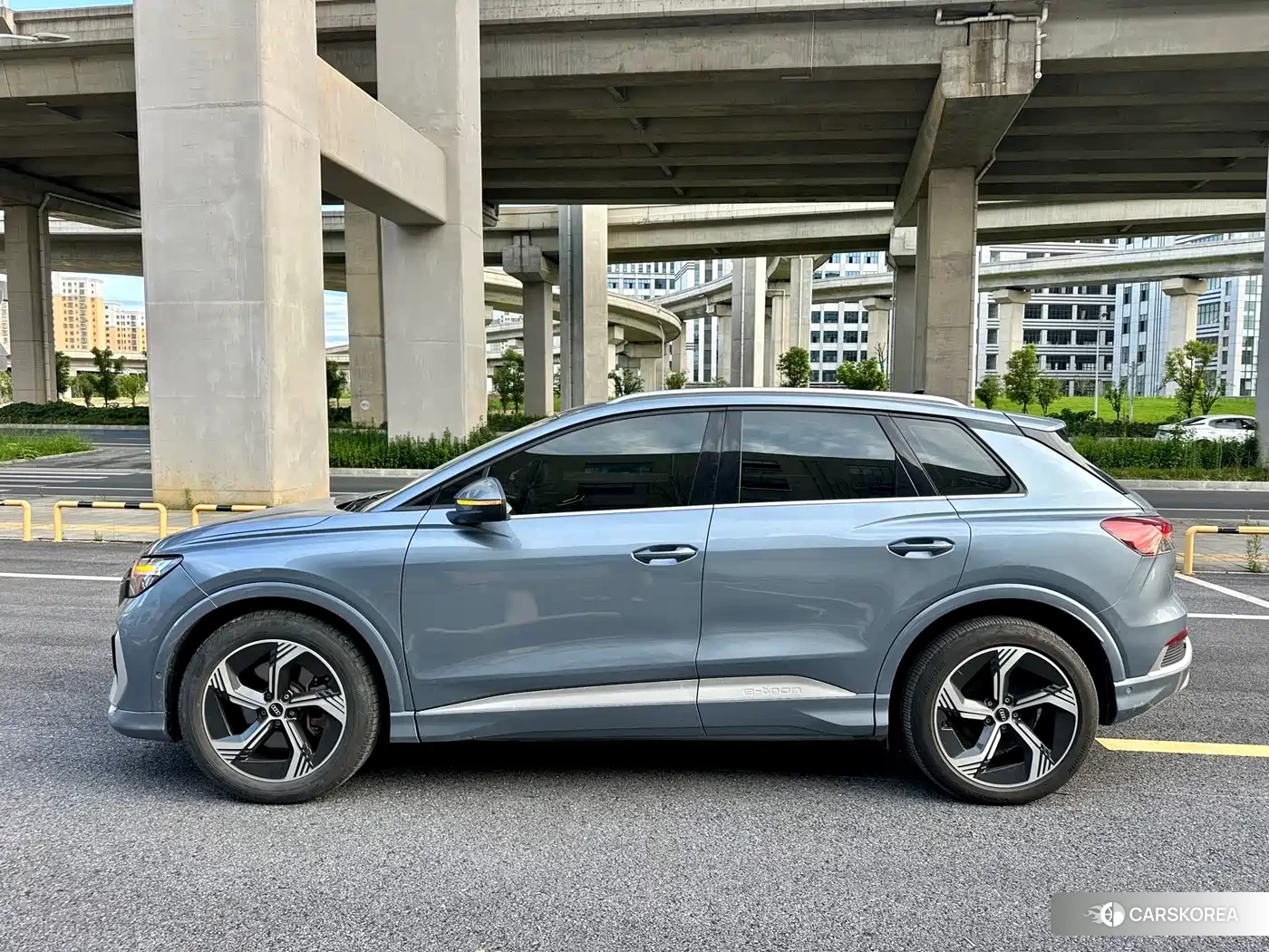 Audi Q4 2023 Silver/gray из Китая, фото 2