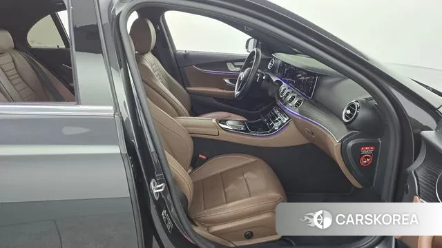 Mercedes-Benz E-Class W213 2022 Серый из Кореи, фото 2