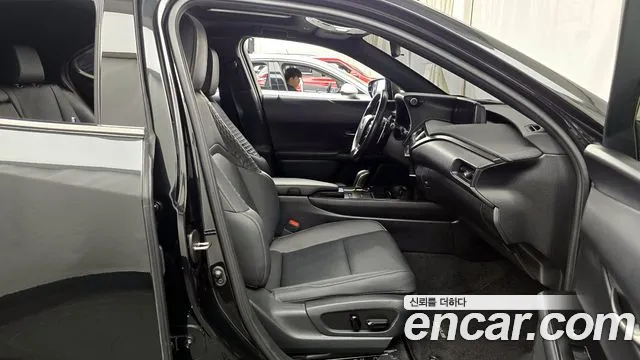 Lexus UX300e 2022 Черный из Кореи, фото 2