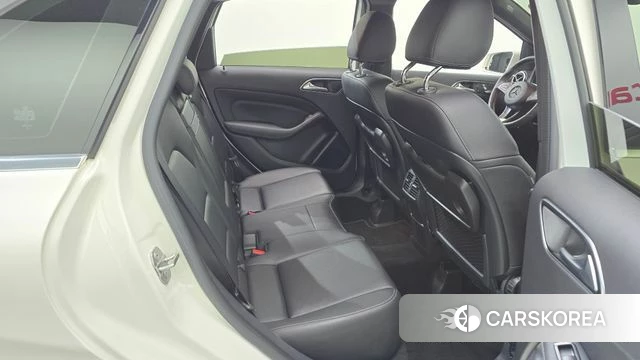Mercedes-Benz B-Class W246 2018 Белый из Кореи, фото 2