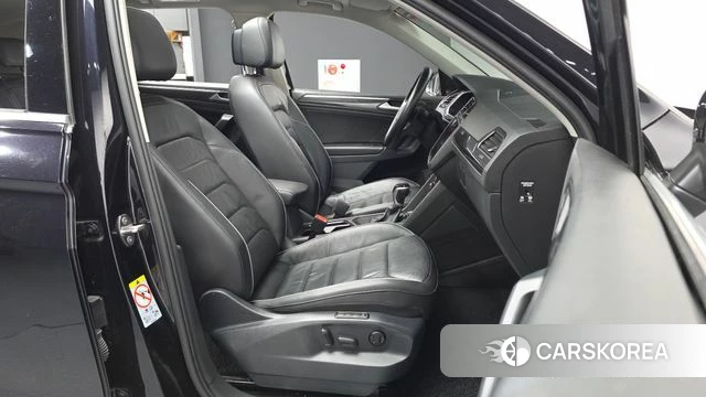 Volkswagen Tiguan second Generation 2021 Черный из Кореи, фото 2