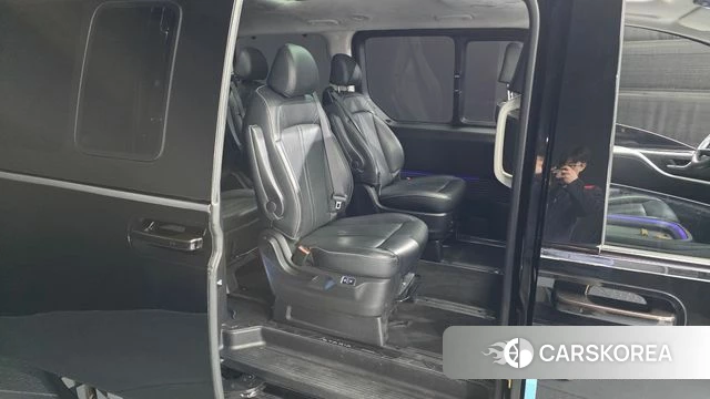 Hyundai Staria 2023 Черный из Кореи, фото 2
