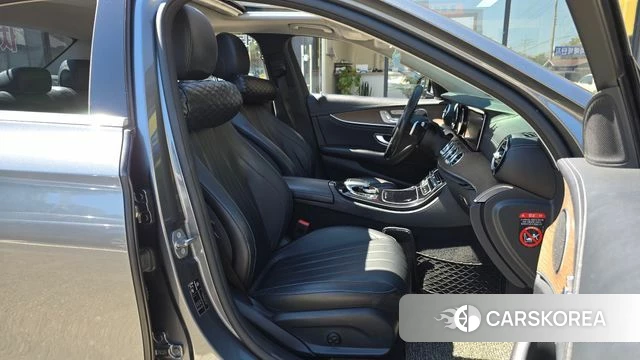 Mercedes-Benz E-Class W213 2018 Серебристо-серый из Кореи, фото 2