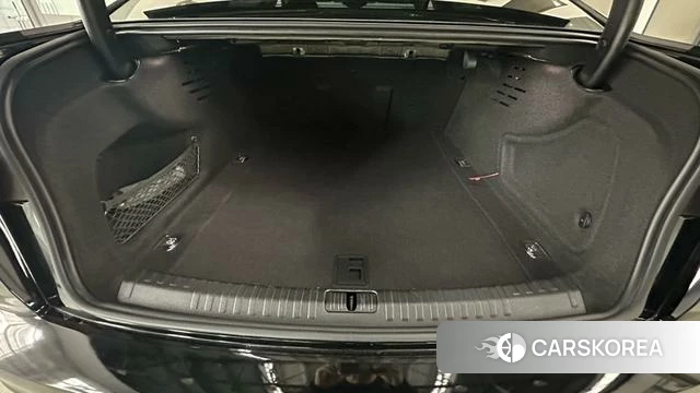 Audi A6L 2023 Черный из Китая, фото 2