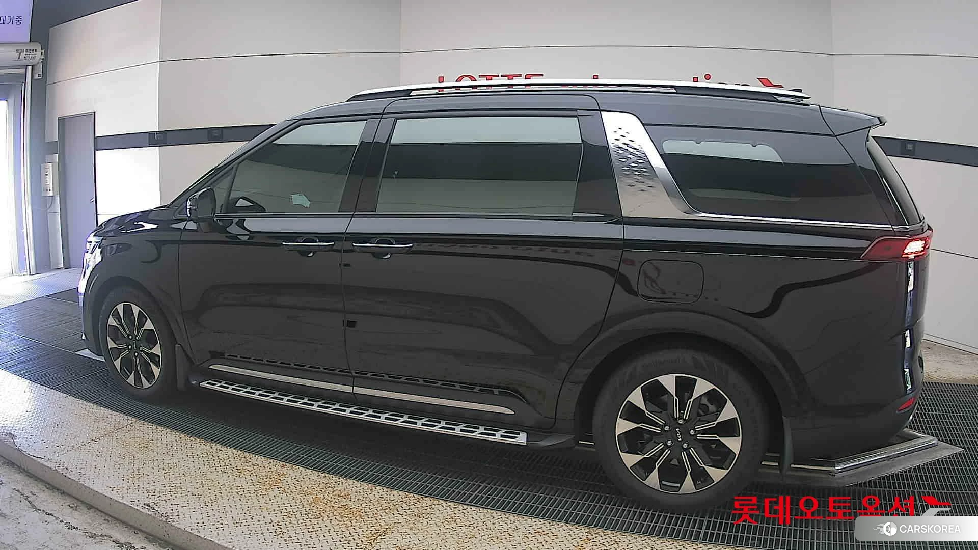Kia Carnival 2023 Черный из Кореи, фото 2