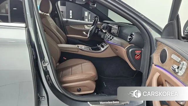 Mercedes-Benz E-Class W213 2022 Серый из Кореи, фото 2