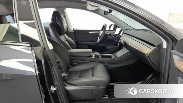 Tesla Model Y 2025 Серый из Кореи, фото 2