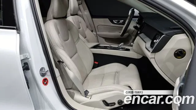 Volvo V60 Cross-Country 2nd Generation 2023 Белый из Кореи, фото 2