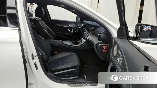 Mercedes-Benz E-Class W213 2022 Белый из Кореи, фото 2