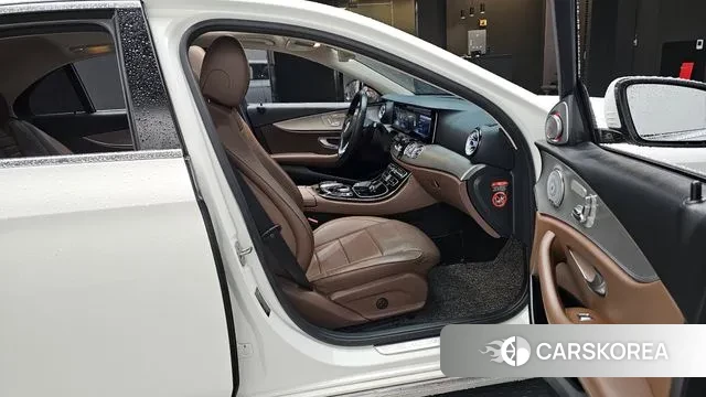 Mercedes-Benz E-Class W213 2018 Белый из Кореи, фото 2