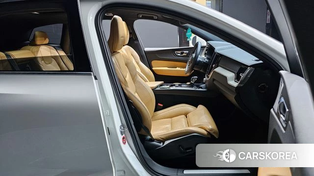 Volvo XC60 second Generation 2019 Белый из Кореи, фото 2