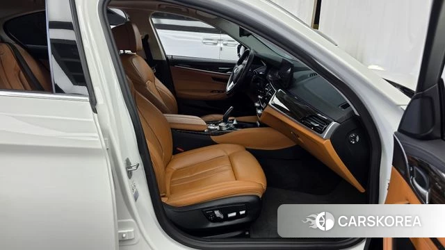 BMW 5 Series (G30) 2020 Белый из Кореи, фото 2