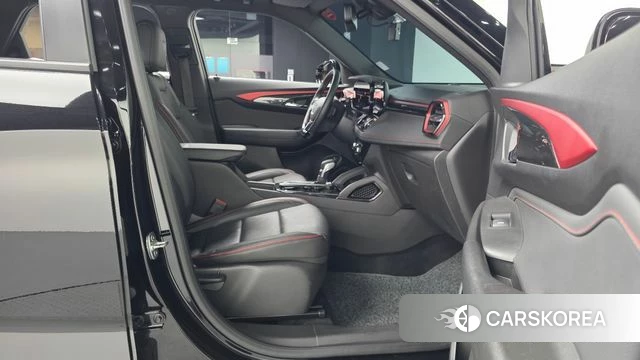 Chevrolet (GM Daewoo) The New Trail Blazer 2025 Черный из Кореи, фото 2