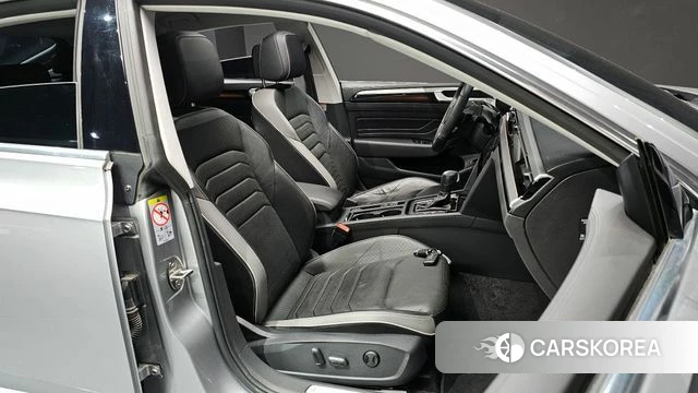 Volkswagen Arteon 2023 Серебряный из Кореи, фото 2