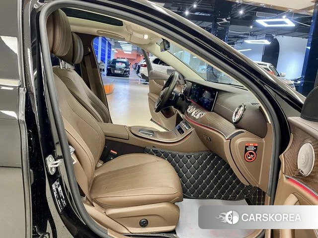 Mercedes-Benz E-class 2023 Черный из Китая, фото 2