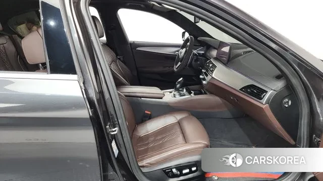 BMW 5 Series (G30) 2021 Серый из Кореи, фото 2