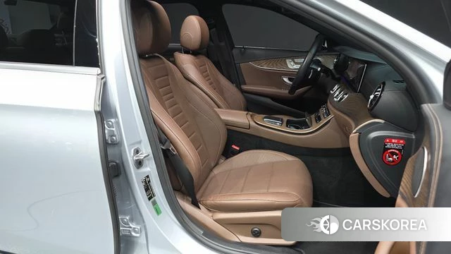 Mercedes-Benz E-Class W213 2022 Серебряный из Кореи, фото 2