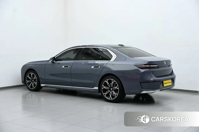 BMW 7 series 2025 Темно-серый из Китая, фото 2