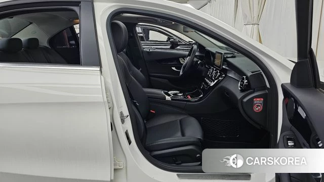Mercedes-Benz C-Class W205 2018 Белый из Кореи, фото 2