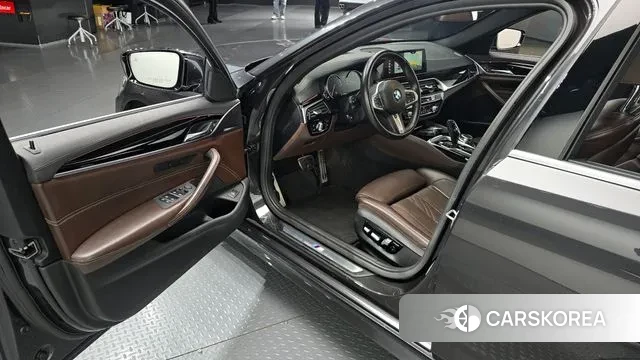 BMW 5 Series (G30) 2018 Серый из Кореи, фото 2