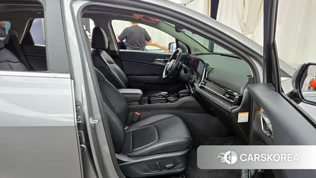 Kia Sportage 5th Generation Hybrid 2023 Серебряный из Кореи, фото 2