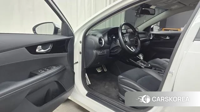 Kia The New K3 2nd generation 2024 Белый из Кореи, фото 2