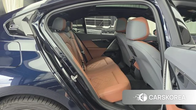 BMW 5 Series (G60) 2026 Черный из Кореи, фото 2