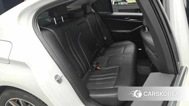 BMW 5 Series (G30) 2019 Белый из Кореи, фото 2