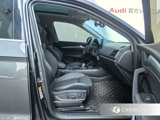 Audi Q5L 2023 Темно-серый из Китая, фото 2