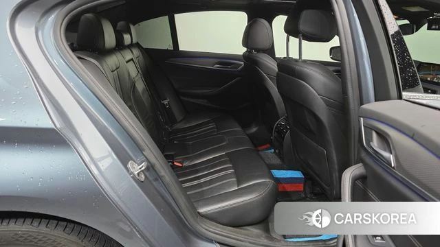 BMW 5 Series (G30) 2018 Серый из Кореи, фото 2