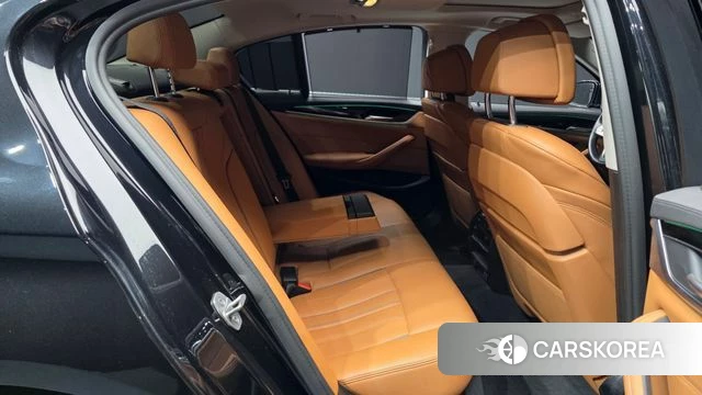 BMW 5 Series (G30) 2022 Черный из Кореи, фото 2