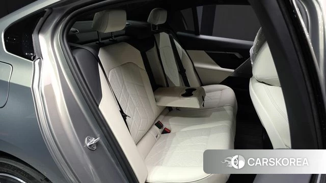 BMW 5 Series (G60) 2025 Серый из Кореи, фото 2