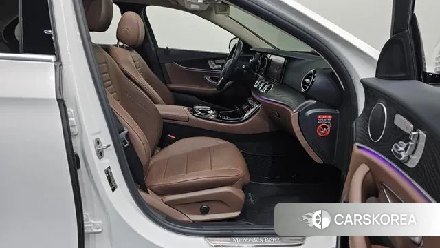 Mercedes-Benz E-Class W213 2020 Белый из Кореи, фото 2