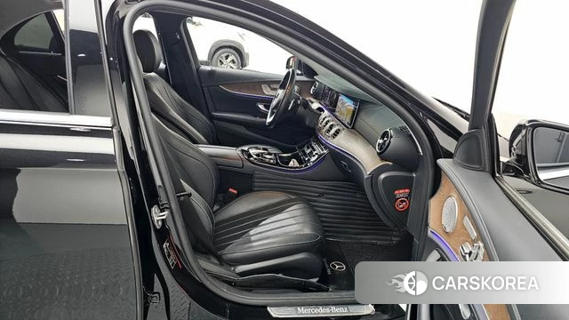 Mercedes-Benz E-Class W213 2018 Черный из Кореи, фото 2