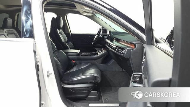Lincoln Aviator 2nd generation 2021 Белый из Кореи, фото 2