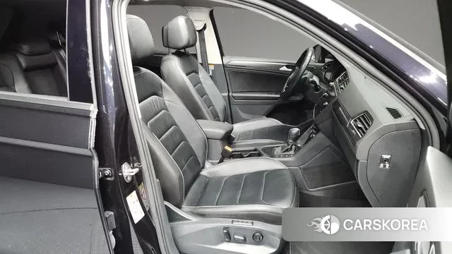 Volkswagen Tiguan second Generation 2018 Черный из Кореи, фото 2