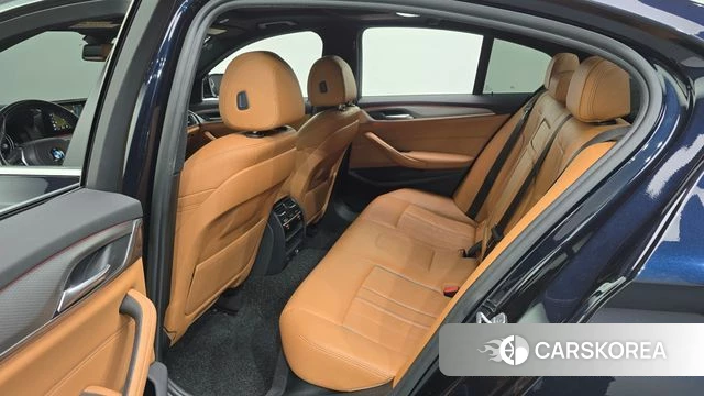 BMW 5 Series (G30) 2018 Черный из Кореи, фото 2