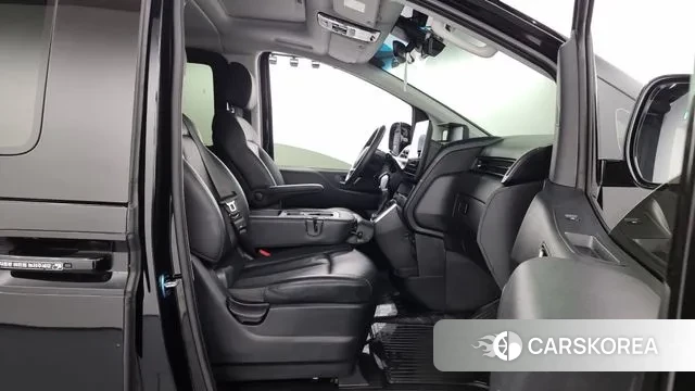 Hyundai Staria 2023 Черный из Кореи, фото 2