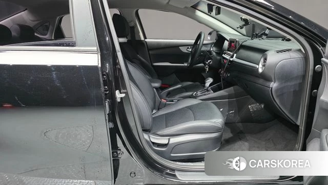 Kia The New K3 2nd generation 2023 Черный из Кореи, фото 2