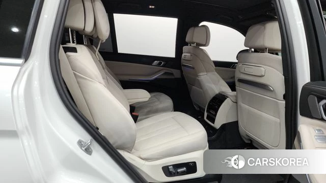 BMW X7 (G07) 2025 Белый из Кореи, фото 2