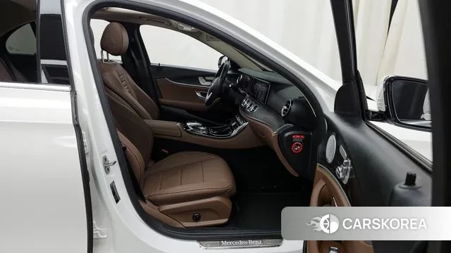 Mercedes-Benz E-Class W213 2019 Белый из Кореи, фото 2