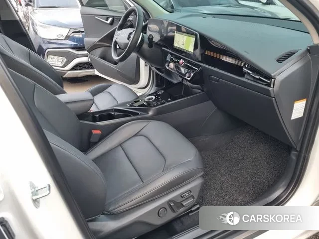 Kia Di Ol Nu Niro 2025 Белый из Кореи, фото 2