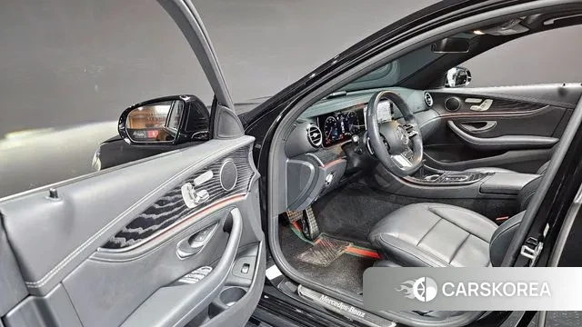 Mercedes-Benz E-Class W213 2021 Черный из Кореи, фото 2