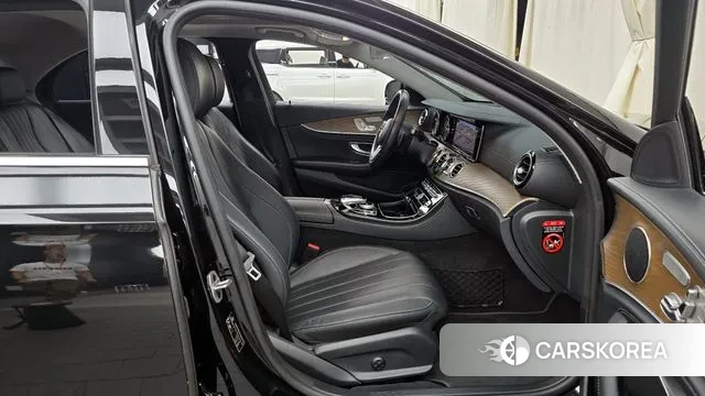 Mercedes-Benz E-Class W213 2020 Черный из Кореи, фото 2