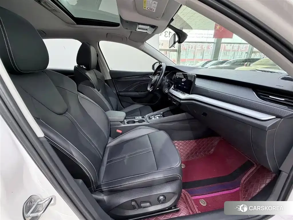 Skoda Octavia 2023 Белый из Китая, фото 2