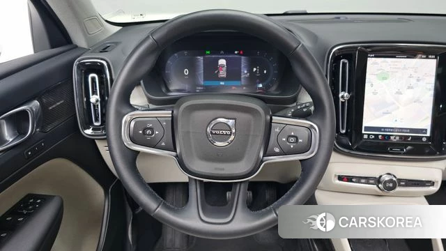 Volvo XC40 2023 Белый из Кореи, фото 2
