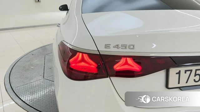 Mercedes-Benz E-Class W214 2025 Белый из Кореи, фото 2