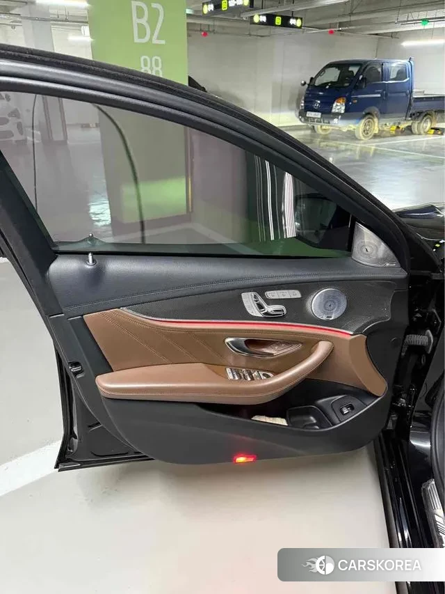 Mercedes-Benz E-Class W213 2019 Черный из Кореи, фото 2