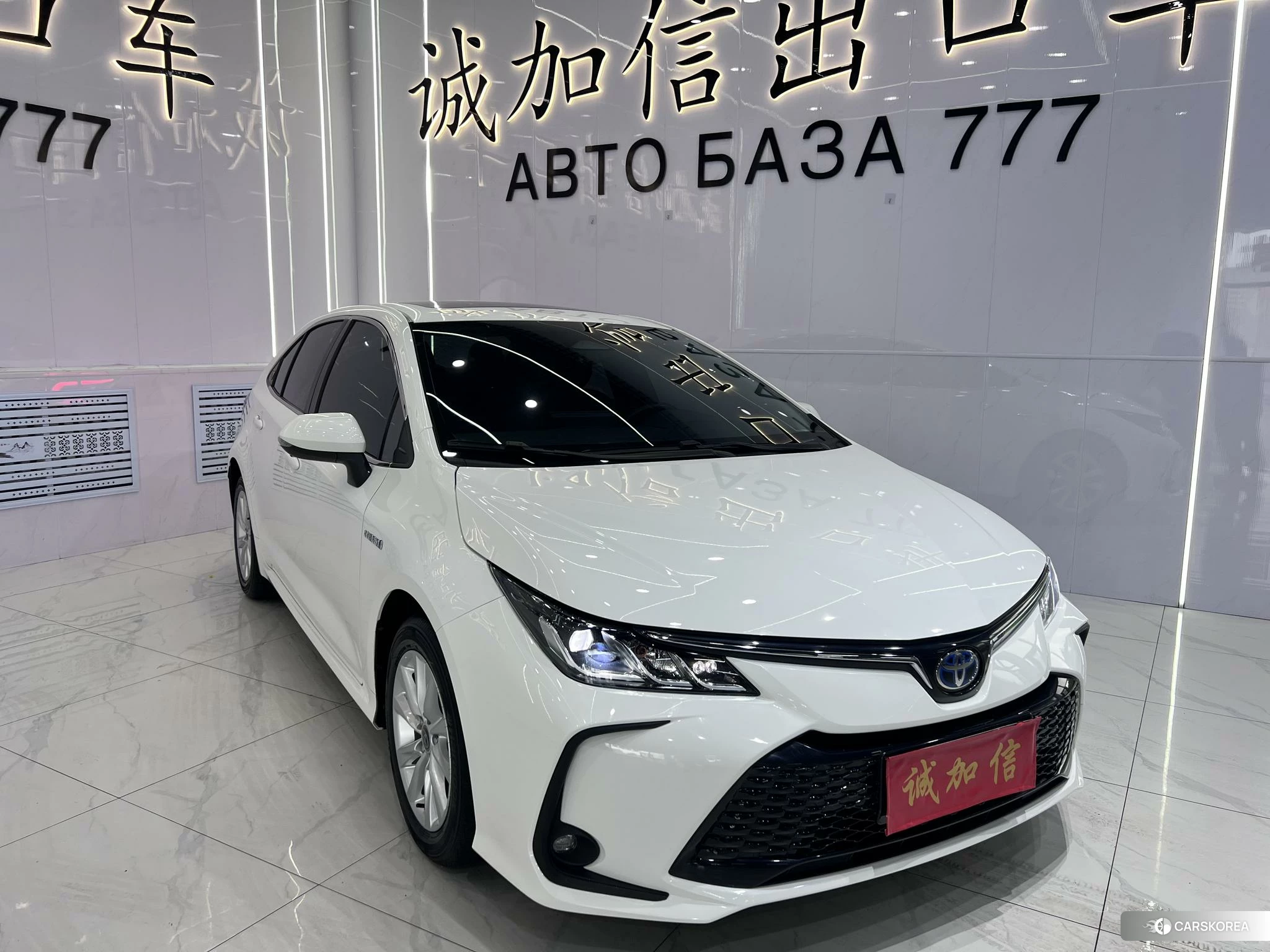 Toyota Corolla 2023 Белый из Китая, фото 2